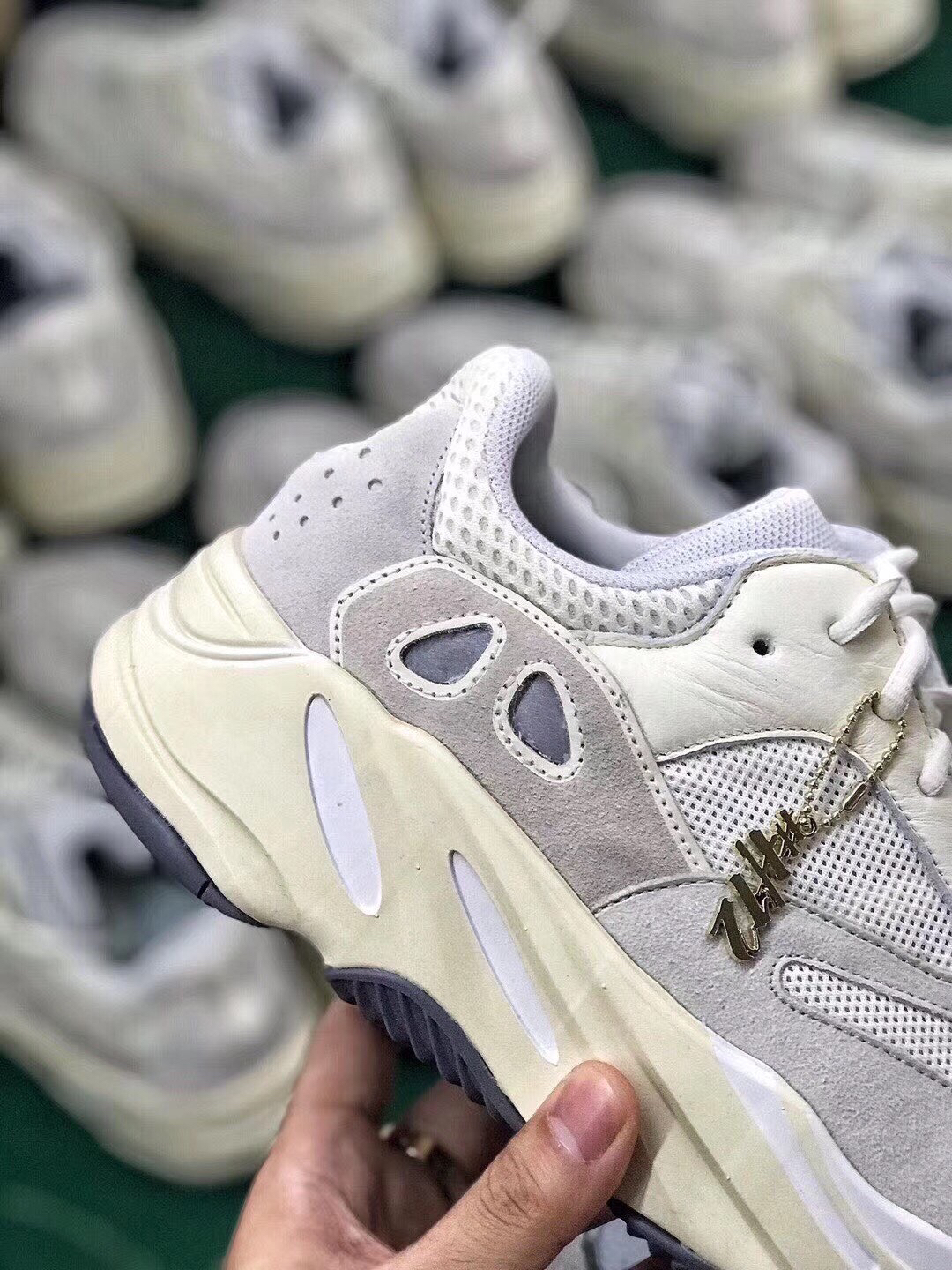 百搭潮流adyeezy700v2奶油白配色原装巴斯夫大底秒杀市场通货对比专柜