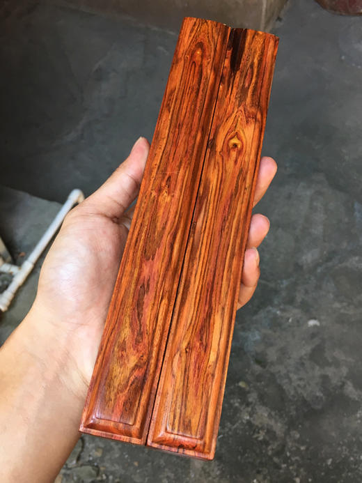 海南黄花梨精品野生料文房镇尺山水纹顺纹h28