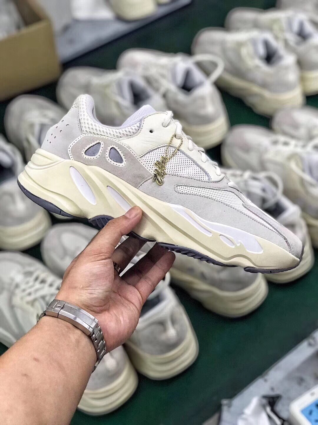 百搭潮流adyeezy700v2奶油白配色原装巴斯夫大底秒杀市场通货对比专柜