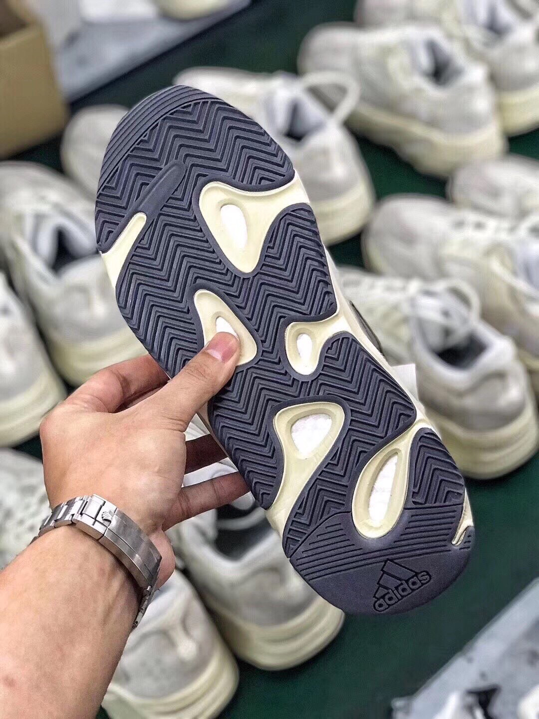 百搭潮流adyeezy700v2奶油白配色原装巴斯夫大底秒杀市场通货对比专柜
