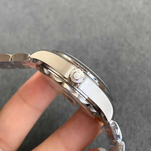 VS欧miga 推出海马150米系列 女士机械腕表-34mm。女表只能买石英机芯？机械女表走时不稳定？质量好的女表选择少？ 商品图3