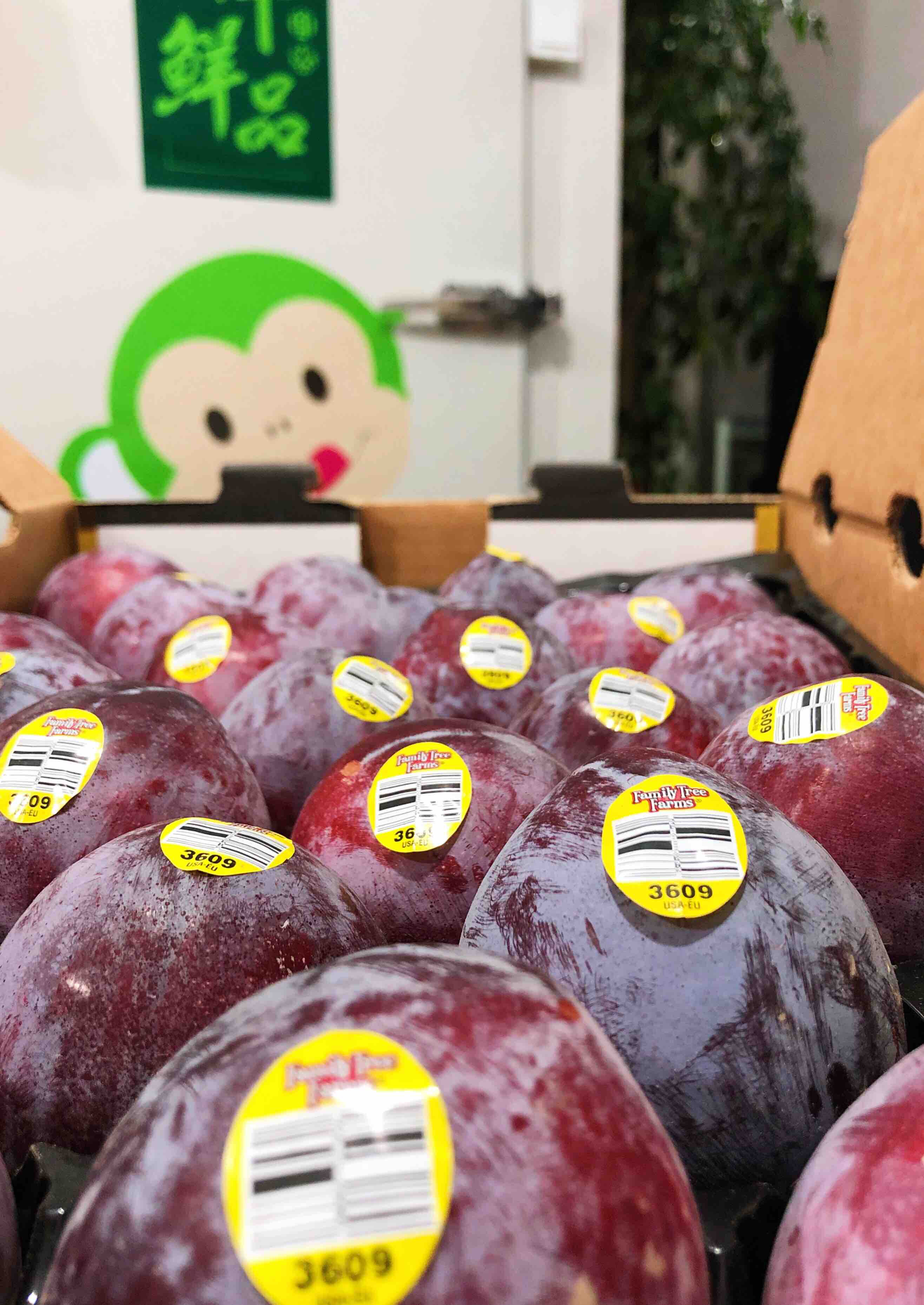 美国鸵鸟蛋兼具了杏的香味与李子的甜味色泽酱红吃起来口感脆爽清甜