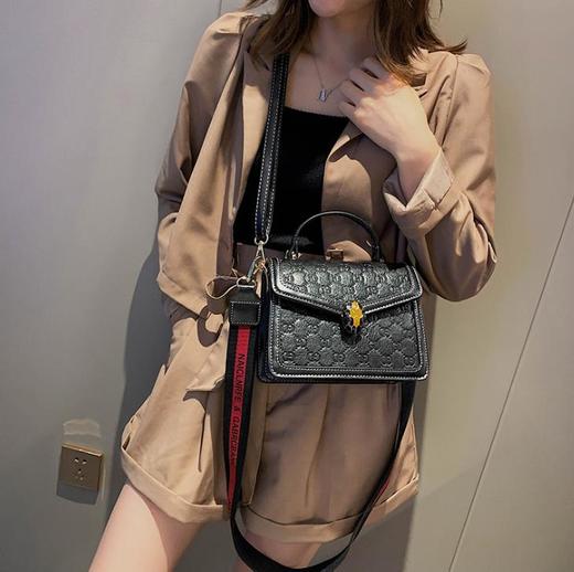 （女包）。网红包包女韩版新款压花手提包女包时尚洋气小方包单肩斜跨包士 商品图2