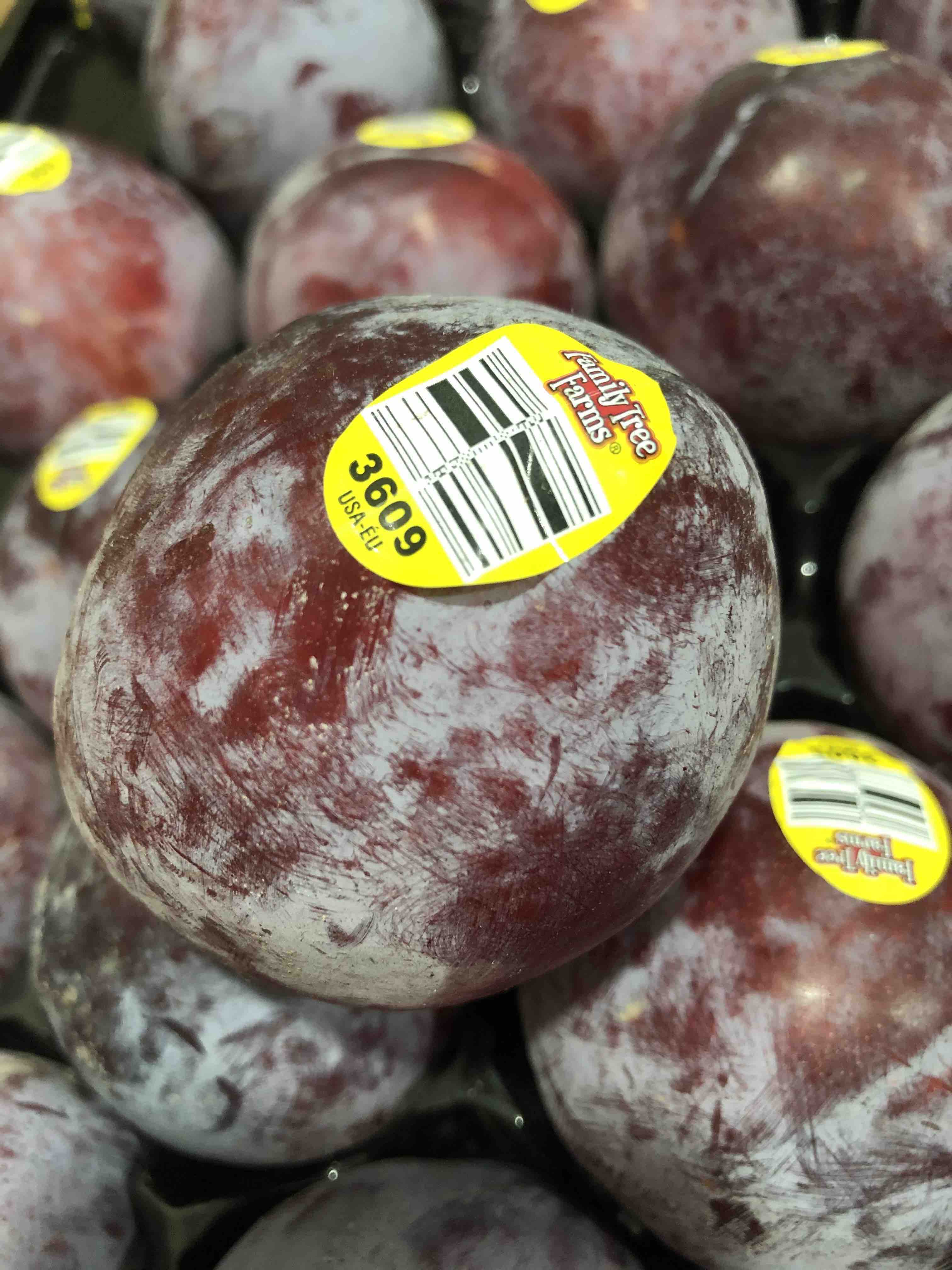 美国鸵鸟蛋兼具了杏的香味与李子的甜味色泽酱红吃起来口感脆爽清甜