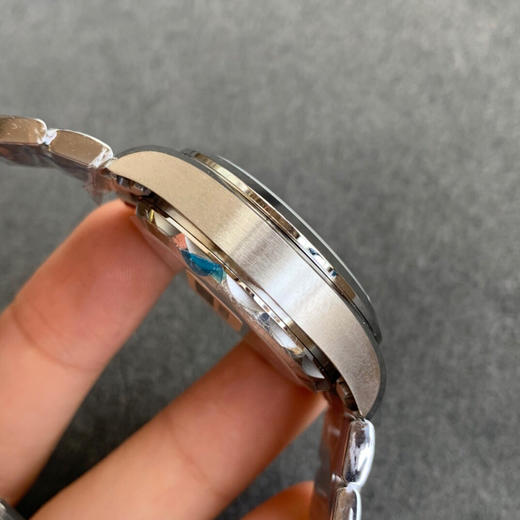 VS欧miga 推出海马150米系列 女士机械腕表-34mm。女表只能买石英机芯？机械女表走时不稳定？质量好的女表选择少？ 商品图4