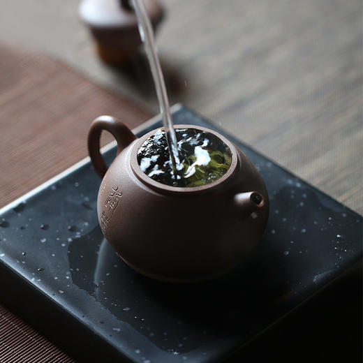 宜兴名家手工紫砂壶.原矿泥大红袍龙蛋壶 商品图3