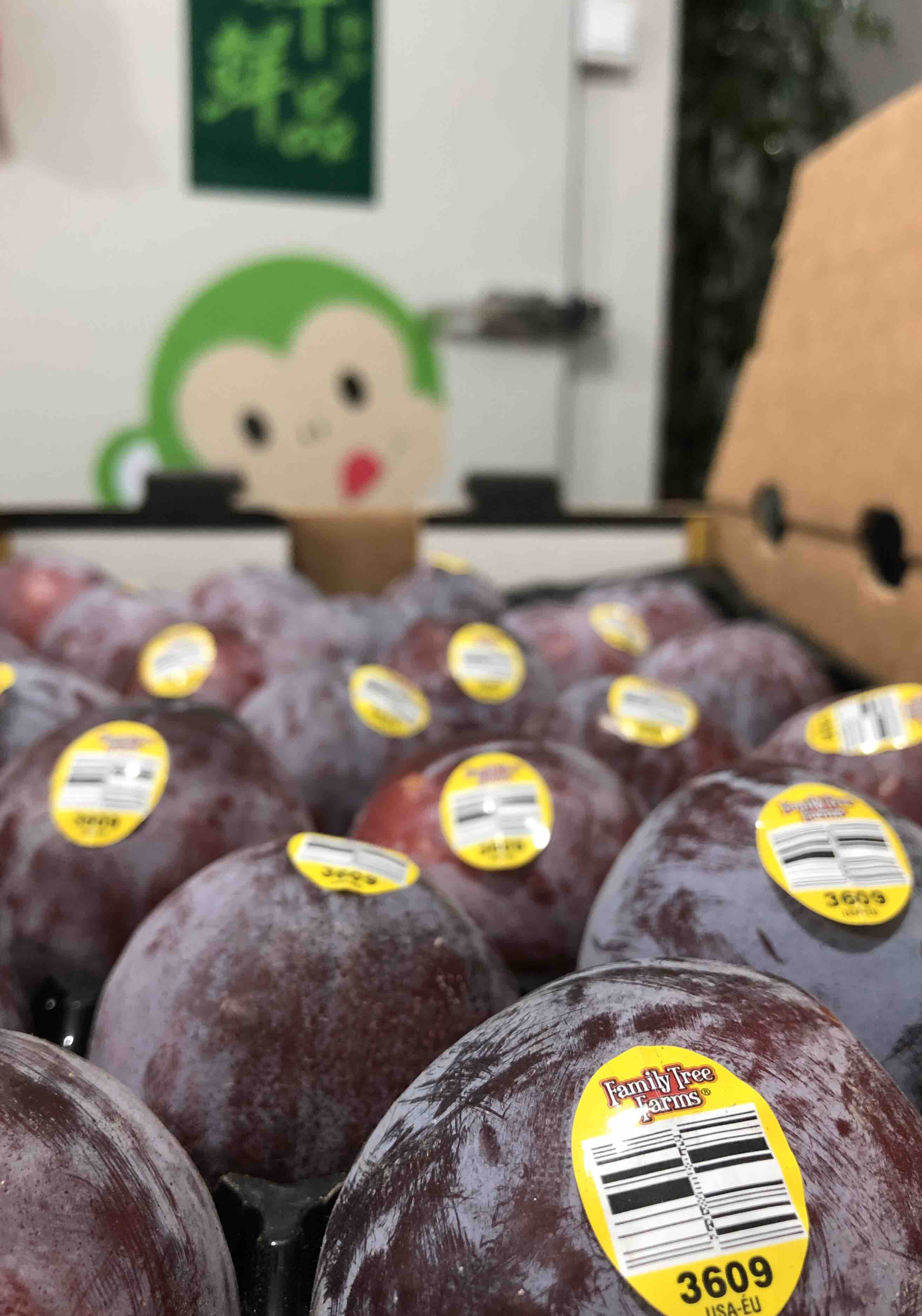 美国鸵鸟蛋兼具了杏的香味与李子的甜味色泽酱红吃起来口感脆爽清甜