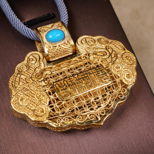 古法手工掐丝银鎏金平安锁坠饰镶松石