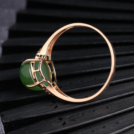 18k金镶嵌天然和田玉带证书绿玉石指环大气碧玉戒指(货号 g8320)