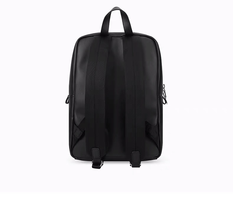 calvinkleinjeans男款双肩包吊牌价1790元