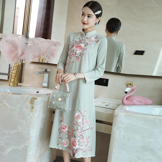 MY-52878秋季新款中国风刺绣连衣裙 商品图3