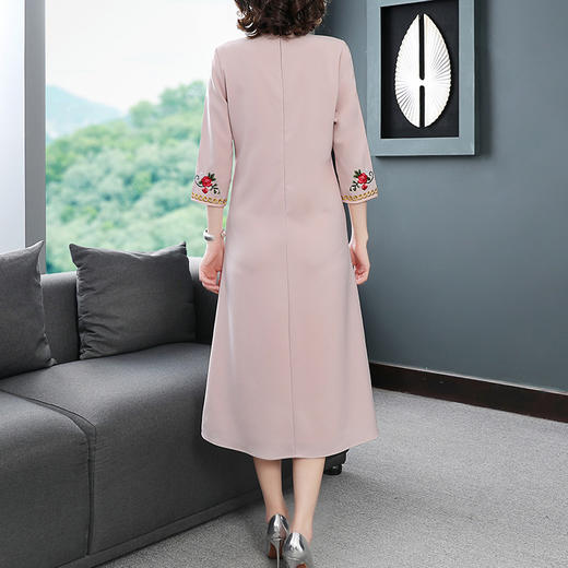 YFN-19316秋季新款大码宽松显瘦长款连衣裙 商品图3