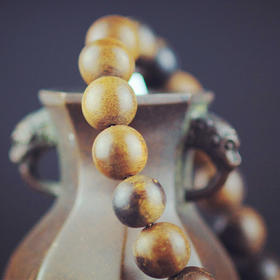 《博物馆》20020637越南红土奇肉手串17.8克