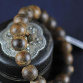 《博物馆》20021924红土奇肉手串1.3x17x25.58克