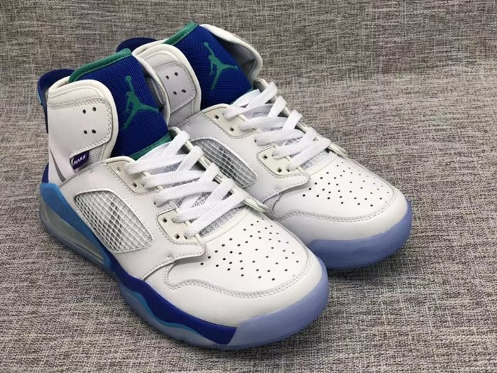 男款大气垫篮球鞋 麂皮款网格式外观 全薪水晶蒸汽大气垫!