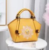 【服饰鞋包】新款PU女包手提斜跨包包刺绣女式包bags 欧美风 商品缩略图2