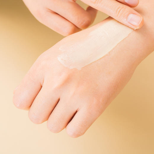 老米优品「殿堂级手足护理霜」日本Yuskin/悠斯晶维生素乳霜日本护手霜龟裂脱皮用它搞定，滋润保湿不黏腻 商品图4