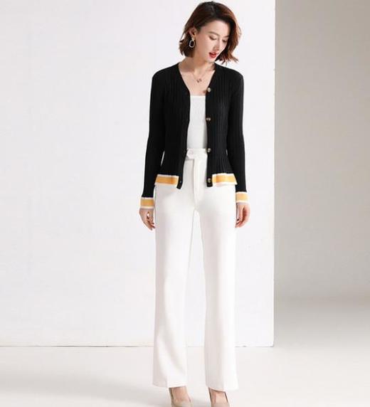 【服饰鞋包】秋冬新款羊毛V领撞色短款修身毛衣女装开衫外套简约时尚设计 商品图2