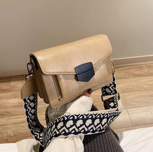 【服饰鞋包】磨砂女包韩版休闲小包包秋冬百搭宽肩带斜挎单肩包女 商品图0