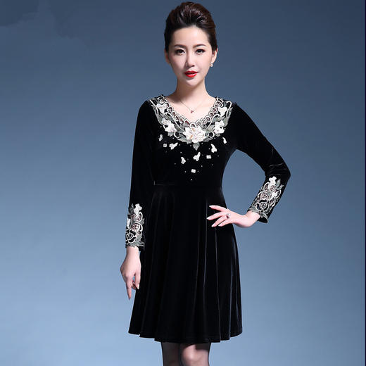 MY-5919秋冬中老年大码女装绣花大摆裙 商品图1