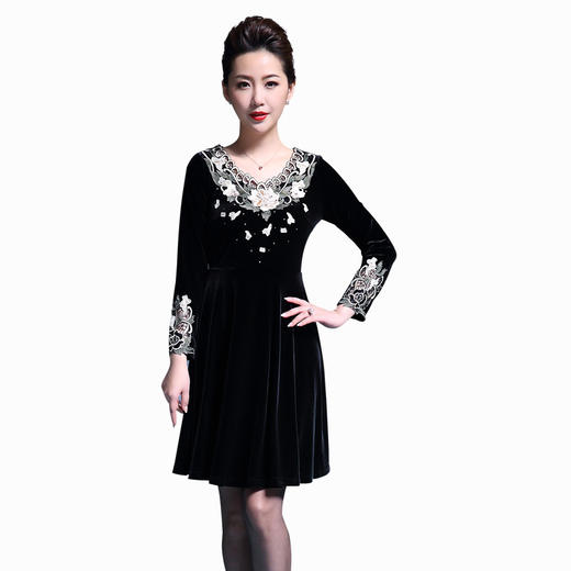 MY-5919秋冬中老年大码女装绣花大摆裙 商品图3