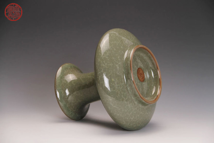 陈坛根冰裂纹扁肚瓶