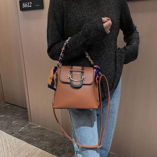 【服饰鞋包】秋季新款丝巾链条水桶包油蜡皮手提包女复古百搭单肩斜跨包潮 商品图2