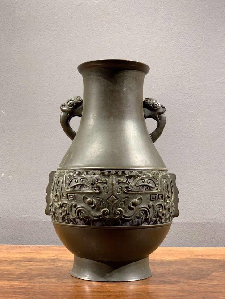 くすみ水色 中国 古銅 饕餮文 雙獣耳瓶 C R3862B - 金属工芸