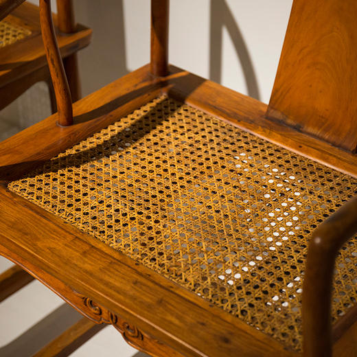 黄花梨双螭云纹矮背南官帽椅（一对） 商品图4