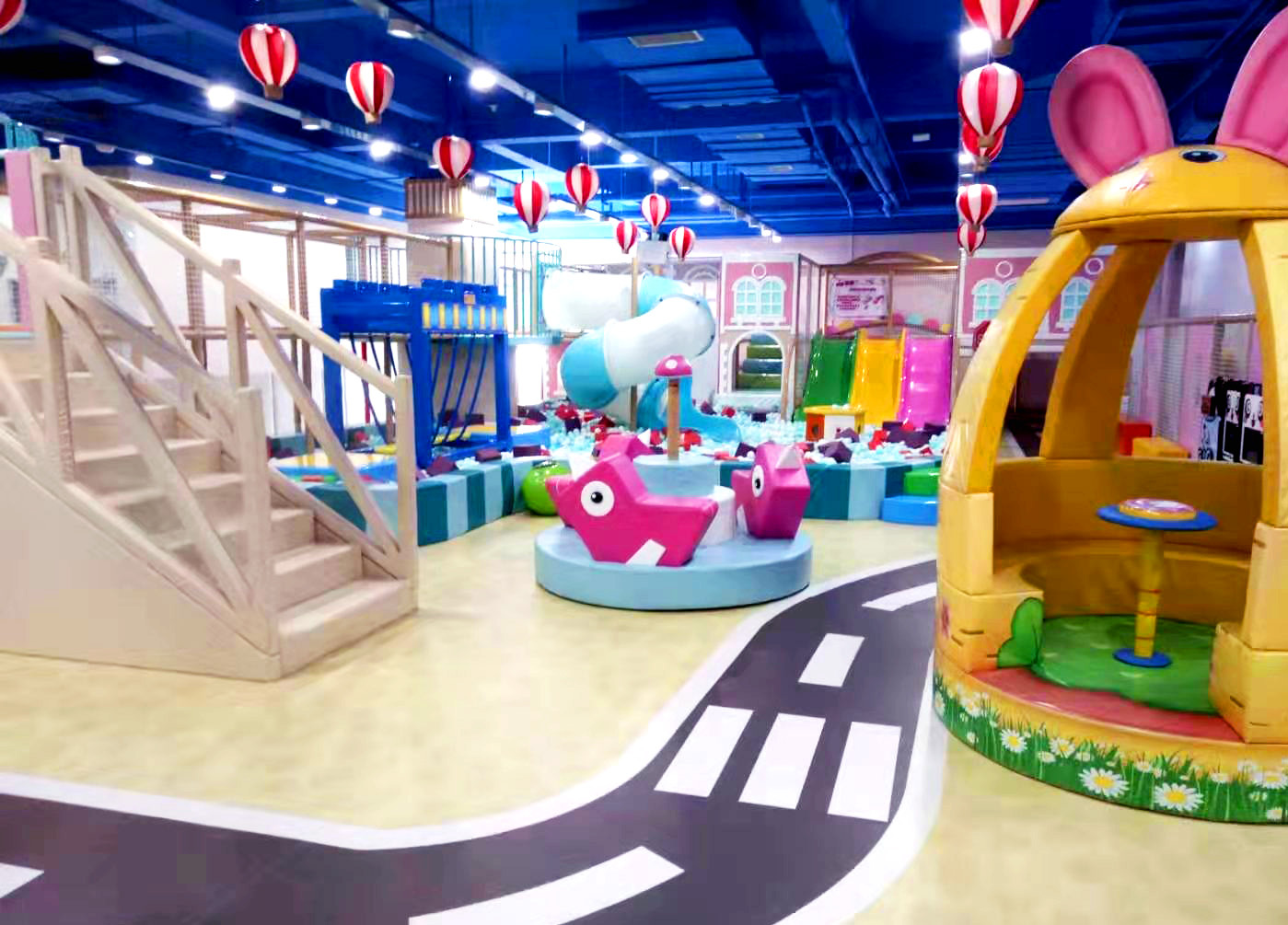 超值的哈比森林万豪直营店来啦快乐小镇探险城堡满足不同年龄宝贝需求