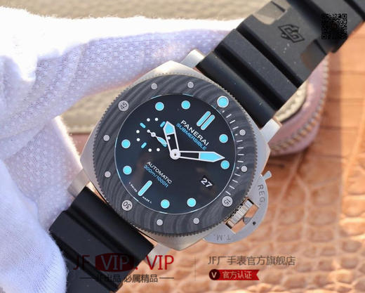 VS沛纳海799，CARBOTECH碳纤维旋转表圈，有着它独特的纹理个性，组合坚固耐用的钛金属表壳，专业独特的美学风格，更好地将坚固和轻盈集于一身，更轻却更硬。男士腕表，精钢表带，自动机械机芯，密底。 商品图2