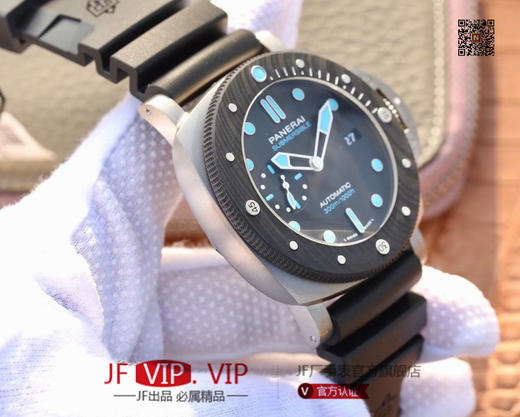 VS沛纳海799，CARBOTECH碳纤维旋转表圈，有着它独特的纹理个性，组合坚固耐用的钛金属表壳，专业独特的美学风格，更好地将坚固和轻盈集于一身，更轻却更硬。男士腕表，精钢表带，自动机械机芯，密底。 商品图4