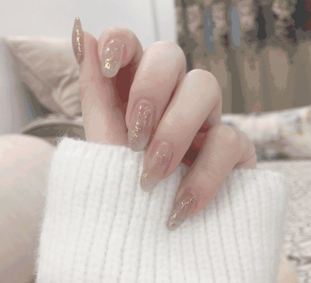 自然的单根纳米美睫～纤长浓密的睫毛可以使整个人更有神采和魅力十足