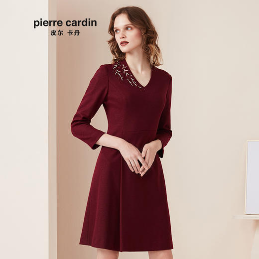 皮尔卡丹女春季新款酒红色长袖连衣裙时尚V领A字裙P94DL07T0
 商品图1