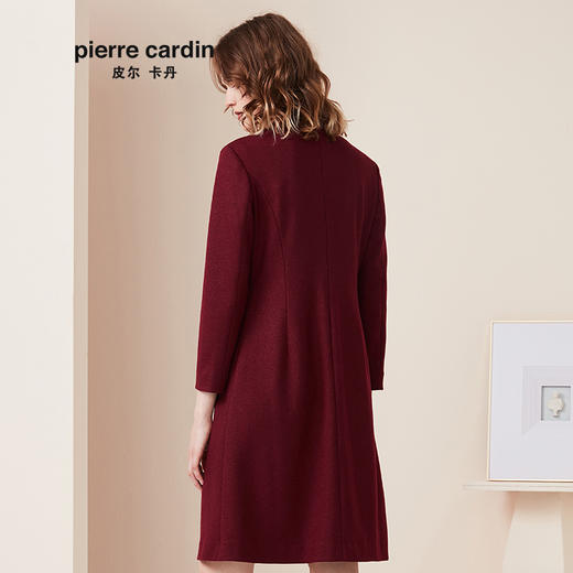 皮尔卡丹女春季新款酒红色长袖连衣裙时尚V领A字裙P94DL07T0
 商品图4