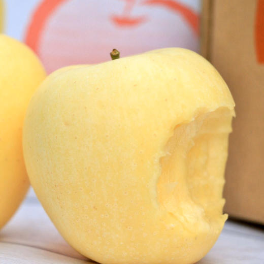 全球最好吃十大苹果之一～日本金星苹果吃的是苹果却有香蕉牛奶的香滑好奇妙的体验有木有！推荐理由：有淡淡的香蕉牛奶味道色泽温润如淡奶油果肉酥脆细嫩，甜嫩多汁…… 商品图6