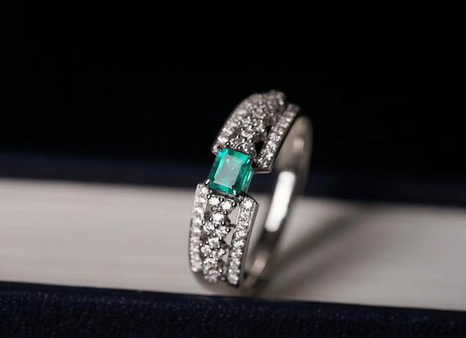 祖母绿·钻石群镶小戒 商品图1