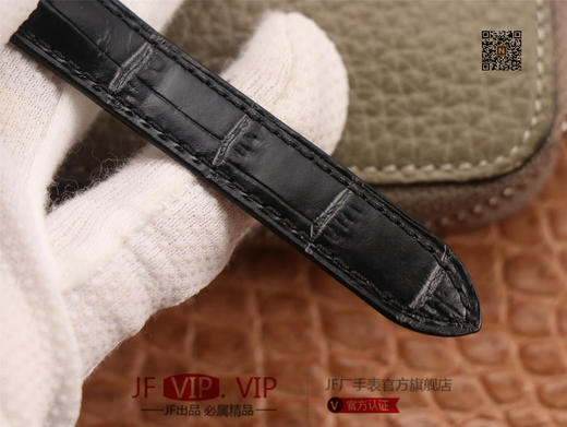 V6卡地亚 蓝气球系列，表径 33mm，搭载进口日本机械，全精钢材质，质感同正品，防刮花蓝宝石水晶镜面，指针为烤蓝钢针。V6厂！女士腕表，皮表带，自动机械机芯，密底。 商品图8