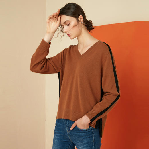 EITIE爱特爱秋冬新款宽松V领打底衫女短款毛衣套头针织衫6001716 商品图2