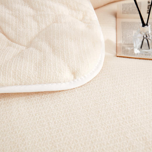 柔软度、亲肤度均超普通棉花，让您从此告别冷被窝！新疆一级长绒棉陆地棉被 商品图2