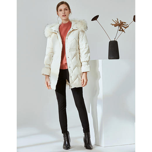 EITIE爱特爱冬季纯色洋气貉子大毛领连帽中长款羽绒服女6011708 商品图1