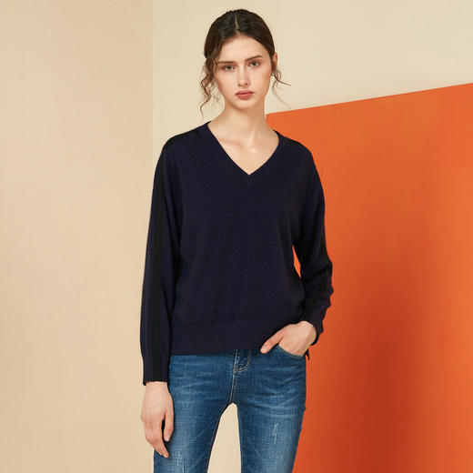 EITIE爱特爱秋冬新款宽松V领打底衫女短款毛衣套头针织衫6001716 商品图1