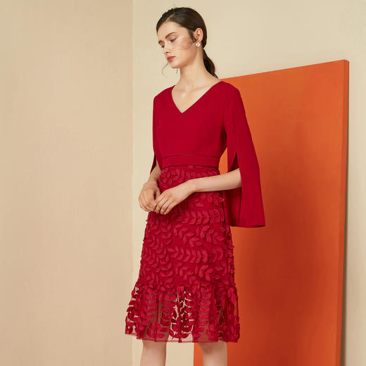 EITIE爱特爱女装秋精致网纱刺绣袖口开叉V领礼服连衣裙6077722 商品图2