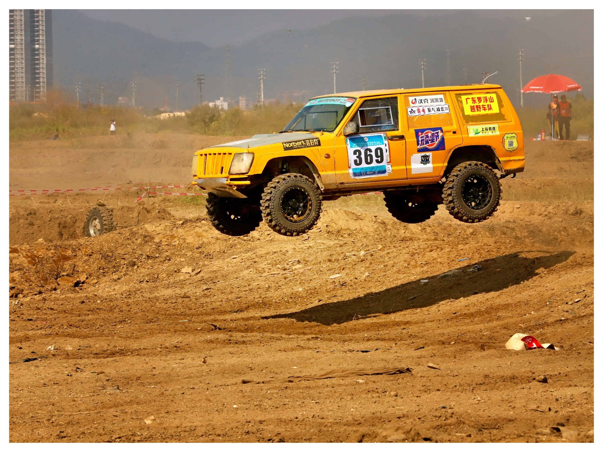 12月28日越野车的速度与激情比赛拍摄转发到配那个有圈立减30