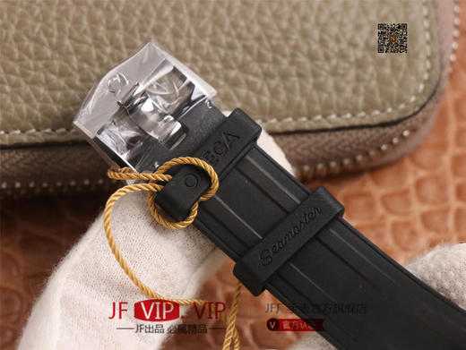 VS欧米茄300米潜水表詹姆斯·邦德-女王密使限量版，正品一表难求，值得珍藏的款式。每个男人心中都有一个007梦，冷酷，机智且勇敢。VS匠心打造，圆你007梦。男士腕表，硅胶表带，自动机械机芯，透底。 商品图8