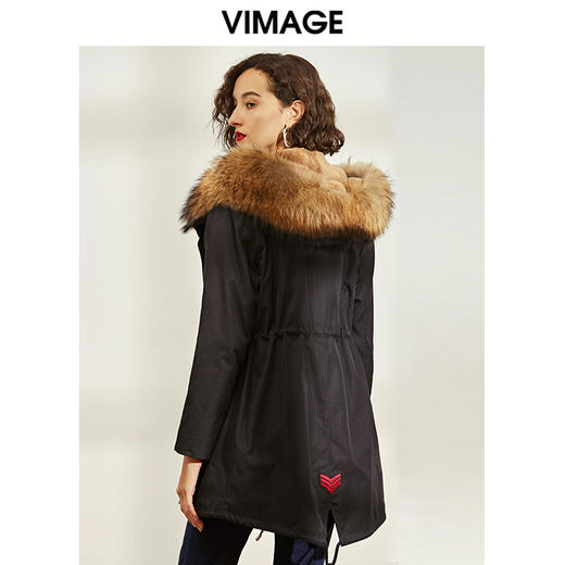 VIMAGE纬漫纪冬季大气貉子毛领保暖兔毛里派克服大衣女V1093604 商品图3
