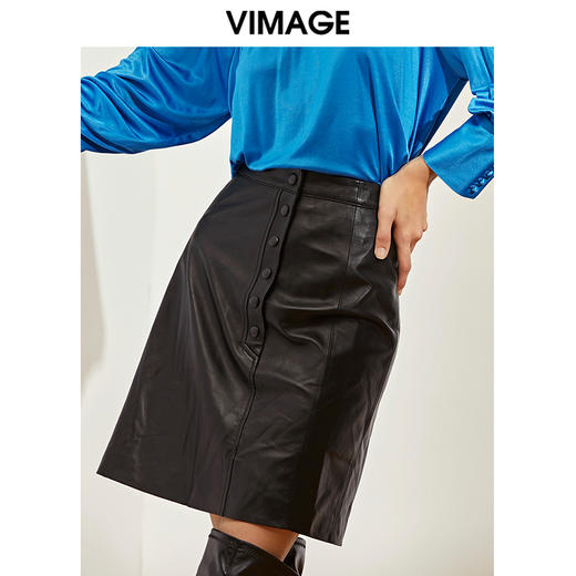 VIMAGE纬漫纪秋冬时尚纽扣装饰机车小皮裙A字短裙半身裙V1293807 商品图0