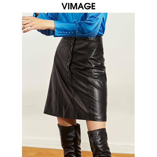 VIMAGE纬漫纪秋冬时尚纽扣装饰机车小皮裙A字短裙半身裙V1293807 商品图1