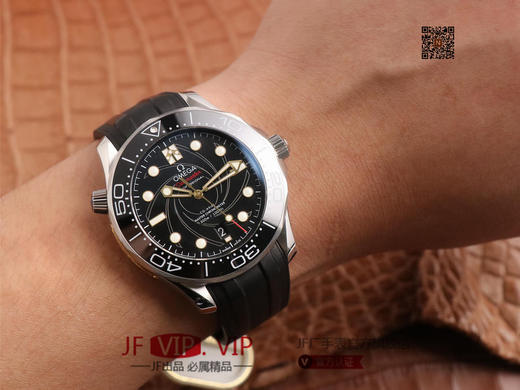 VS欧米茄300米潜水表詹姆斯·邦德-女王密使限量版，正品一表难求，值得珍藏的款式。每个男人心中都有一个007梦，冷酷，机智且勇敢。VS匠心打造，圆你007梦。男士腕表，硅胶表带，自动机械机芯，透底。 商品图11