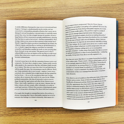 《牛津通识读本：政治哲学与幸福根基》 商品图2